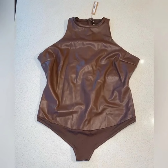 Skims Faux Leather Crew Neck Bodysuit Sleeveless Pullover Cocoa Kim Kardashian - Picture 2 of 9